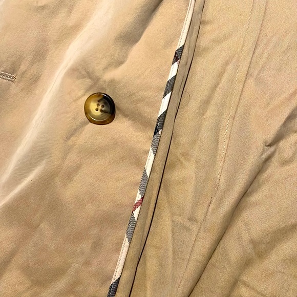 Burberry - Picture 3 of 5